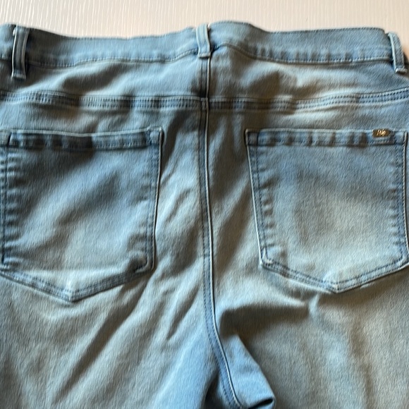 DG2 light wash jeans size 16. Seamless jeans. - Picture 4 of 7